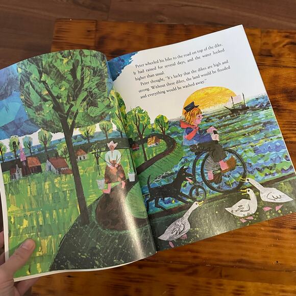 Vintage 1993 Eric Carle The Hole In The Dike Paperback Book - Picture 5 of 9